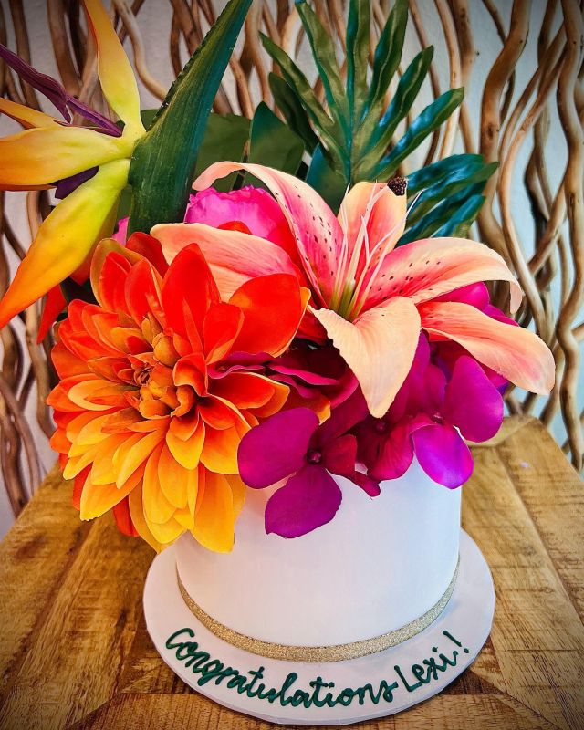 Celebrate love ❤️, celebrate 🎉 family, celebrate accomplishments🎓Have YOU ordered yet?!...it’s what they really want! ✨480-706-2253 
View online 🎂 gallery @ www.smallcakesPHX.com
 🧁If you can dream it, we can create it🧁 
#cakesofinstagram  #cake #customcakes  #ahwatukee #ahwatukee411 #stphxfloralcakes #PhoenixCustomCakes #buttercreamdreams