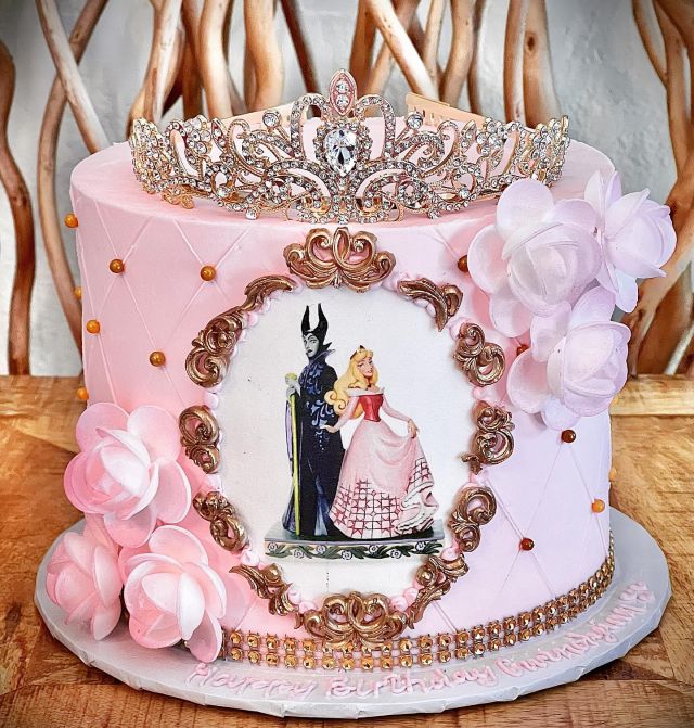 Imagine the look 😍 on their face when they see our Princess 👸 Collection Cake! ✨Have YOU ordered yet?!...it’s what they really want! ✨480-706-2253 
View online 🎂 gallery @ www.smallcakesPHX.com
 🧁If you can dream it, we can create it🧁 
#princesscake  #disneycake #cakesofinstagram  #asuniqueasyou #youdeservethis #Lifesspecialmoments #dreamsdocometrue❤️ #moistanddelicious #customcakes #herewhenyouneedus #ahwatukee #ahwatukeecustomcakes #PhoenixCustomCakes #buttercreamdreams #WhenOnlyTheBestWillDo #stphxkidscakes